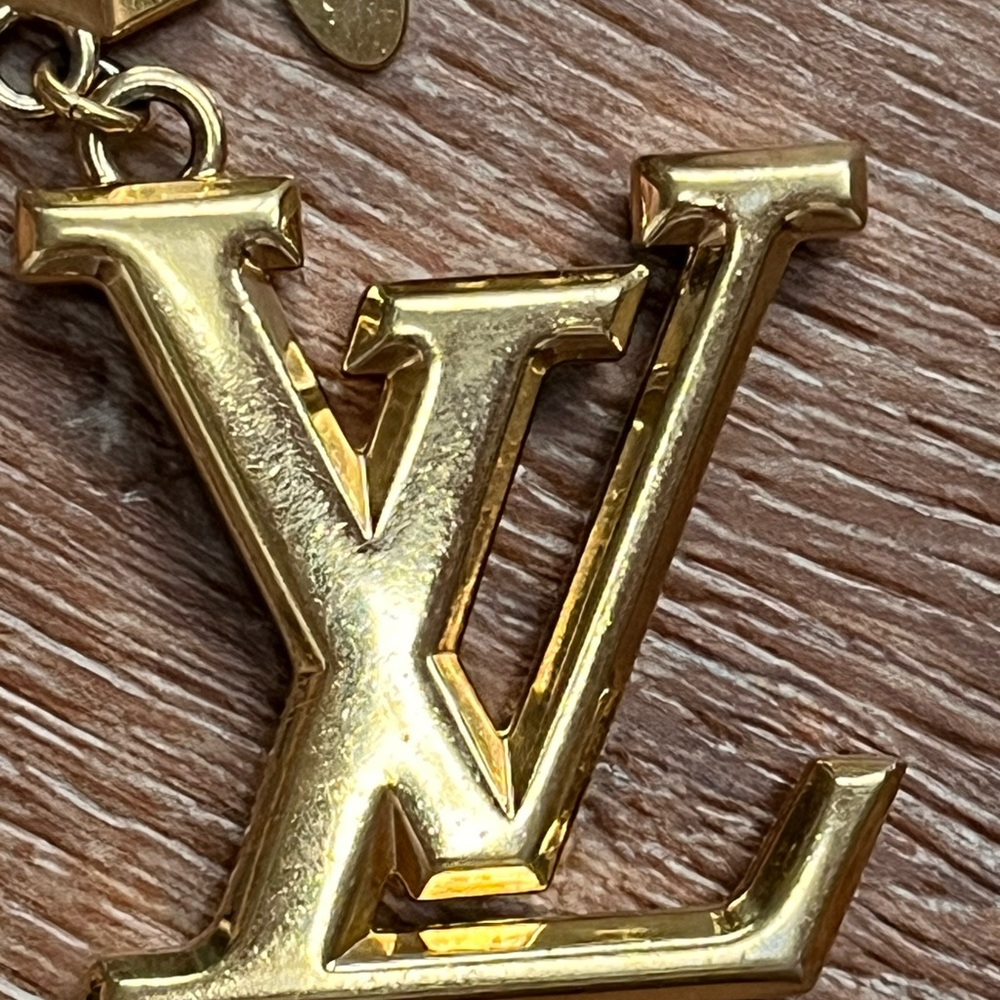 AUTH Louis Vuitton Alma BB Vernis Keychain Included! - Picture 15 of 16